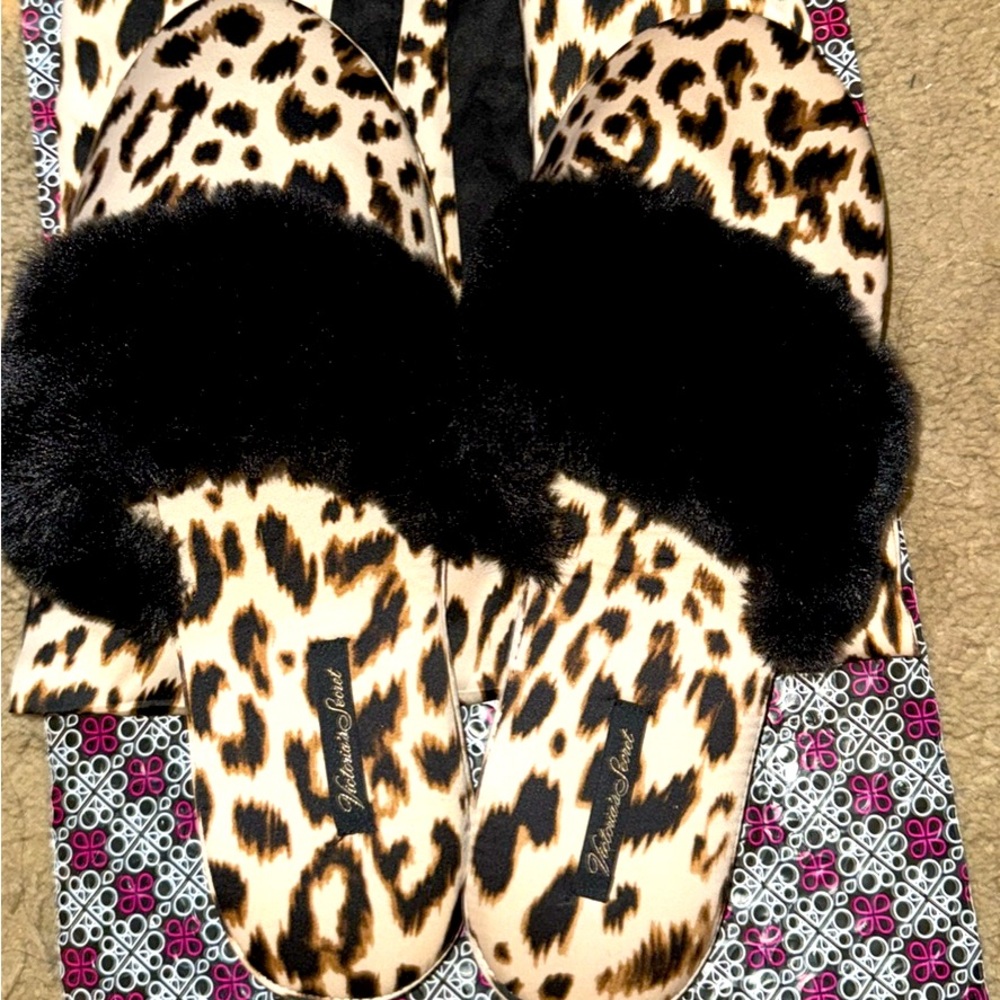 VS Satin Faux Fur Cheetah Slippers 9/10